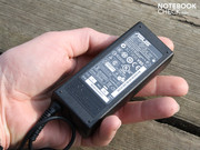 The 90-watt power supply is relatively large, but weighs a mere 221 grams. The 90-watt power supply is relatively large, but weighs a mere 221 grams.