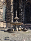Cologne Cathedral: fountain HDR