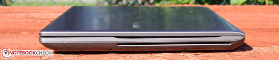 Right side: Slot-in DVD burner Right side: Slot-in DVD burner