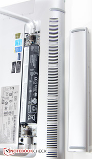 Between the hinges: the 47 Wh battery