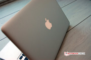The display lid is very rigid, but very thin. The display lid is very rigid, but very thin.