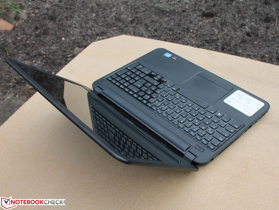 Dell Inspiron 15 (3521-0620) Good performance but a below-average overall package
