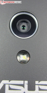 Main camera with 8 MP sensor (3200x2400 pixels)