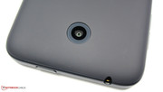 The main camera features a resolution of 2560x1440 pixels.