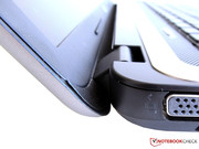 The two hinges have a tight grip and keep the display stable The two hinges have a tight grip and keep the display stable