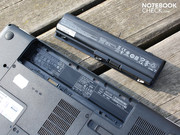 The low capacity of 4,090 mAh (47 Wh) The low capacity of 4,090 mAh (47 Wh)