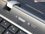 When opening the lid, the touchpad button can also be lifted.