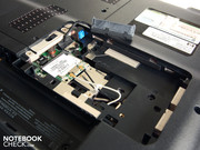 The WLAN module is placed underneath the hard disk. There is enough room for a half or a whole construction height.