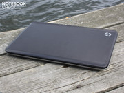 The 15.6 inch case has a high-quality exterior thanks to the aluminum finish, The 15.6 inch case has a high-quality exterior thanks to the aluminum finish,