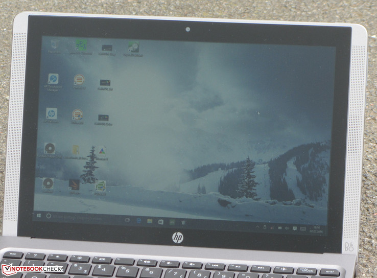 The HP x2 210 G1 outdoors (cloudy)