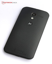 Motorola wants a place in the mid-range with a curved and rubber-coated back, and innovative features.