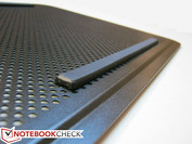The metal plate includes two rubber bars for supporting the notebook