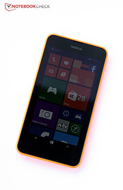 With the Lumia 630, Microsoft launches its new generation of affordable phones on the market from the recently acquired smartphone manufacturer Nokia.