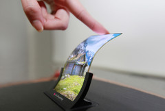 Experts believe there will be a component shortage for flexible OLED panels in 2017 and beyond. (Source: LG)