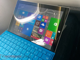 Thanks to the good brightness, the Surface 3 can compensate for some reflections but not prevent them completely.