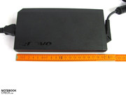 The power supply is heavier than many a netbook at 1 kilo and 20 cm long The power supply is heavier than many a netbook at 1 kilo and 20 cm long
