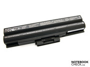 The supplied 6-cell battery has a capacity of 49 Wh (4400 mAH) The supplied 6-cell battery has a capacity of 49 Wh (4400 mAH)