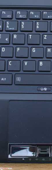 Toshiba Portégé R930-13F: Unpleasant – A good keyboard combined with very bad touchpad buttons.