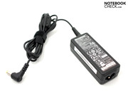 The included power adapter is very compact and handy. The included power adapter is very compact and handy.