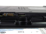 the SIM card slot for UMTS connections is found in the battery slot as usual.