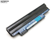 The 6 cell battery (li-ion) bids the usual 49 watt hours. The 6 cell battery (li-ion) bids the usual 49 watt hours.