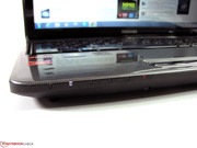 Unobtrusive status LEDs inform about activity. Unobtrusive status LEDs inform about activity.