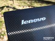 The lid is adorned by a pattern with grip. The lid is adorned by a pattern with grip.