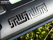 The loudspeakers are hidden underneath this pattern. The loudspeakers are hidden underneath this pattern.