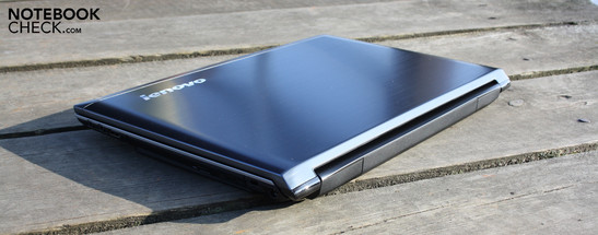 Lenovo IdeaPad V560 (M4999GE): Classy looking office laptop, without an AR-coated, outdoor suitable display.