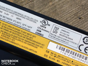 It has a capacity of 4400 mAh and keeps the 15.6 incher running for almost three hours in office use. It has a capacity of 4400 mAh and keeps the 15.6 incher running for almost three hours in office use.