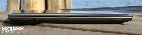 Front: WLAN slider, cardreader Front: WLAN slider, cardreader