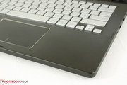 Smooth touchpad with chrome perimeter looks similar to the Samsung ATIV 9