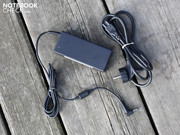 The small power supply weighs 358 g and has a performance of 90 Watt. The small power supply weighs 358 g and has a performance of 90 Watt.