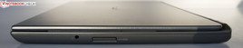 Right side: Microphone/headphone combo jack, card reader Right side: Microphone/headphone combo jack, card reader