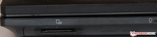 Front side: card reader (SD, SDHC, SDXC).