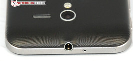 Audio jack and micro-SIM slot. Audio jack and micro-SIM slot.