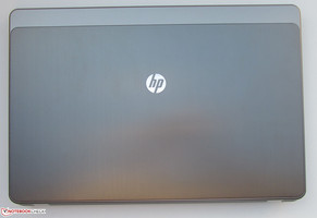 The aluminum elements have been embedded in the plastic. The aluminum elements have been embedded in the plastic.