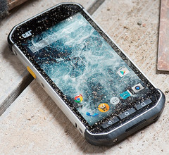 Cat S40 Android smartphone with rugged design