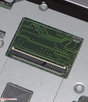 The flat ribbon cable of the keyboard can be removed easily.