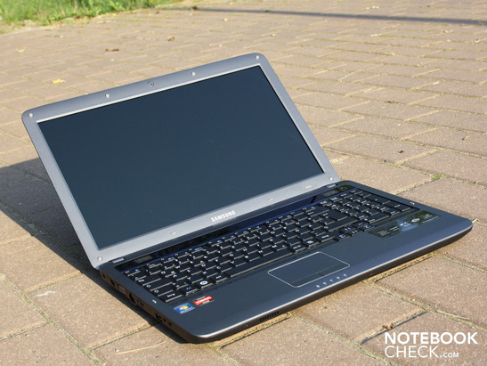 Samsung R525 Eikee NP-R525-JS01DE - not a gamer but a feasible laptop anyway.