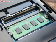 The 4 GB RAM module can be complemented by another, which also represents the maximum capacity.