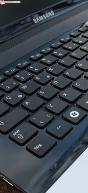Samsung's NP300E7A: The keys are firmly inserted up to the optical drive.