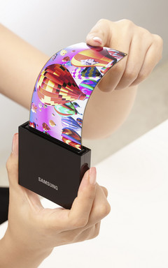 Samsung flexible AMOLED display, AMOLED now cheaper to manufacture than LCD