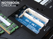 The E251 has 4 GB of type DDR2 RAM. Both slots are filled. The E251 has 4 GB of type DDR2 RAM. Both slots are filled.