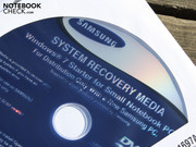 The matching DVD for the installed Windows 7 Starter 32 bit is supplied.