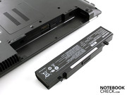 The battery can be permanently removed for desktop use. It doesn't have feet. The battery can be permanently removed for desktop use. It doesn't have feet.