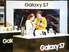 Samsung content with initial Galaxy S7 sales figures