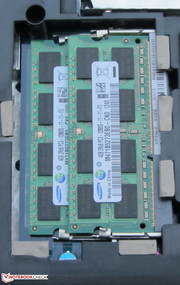 The 355E7C sports two working memory banks. The 355E7C sports two working memory banks.