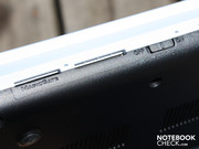 Typical for Sony, the two card readers are at the front: Memory Stick and SD-Card Typical for Sony, the two card readers are at the front: Memory Stick and SD-Card