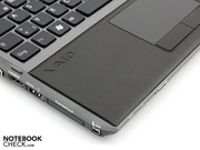 The hand resting area has a Vaio logo on it. The surface is made of hard rubber. The hand resting area has a Vaio logo on it. The surface is made of hard rubber.
